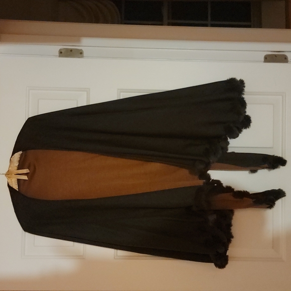 Ladies Shaw - Picture 2 of 2